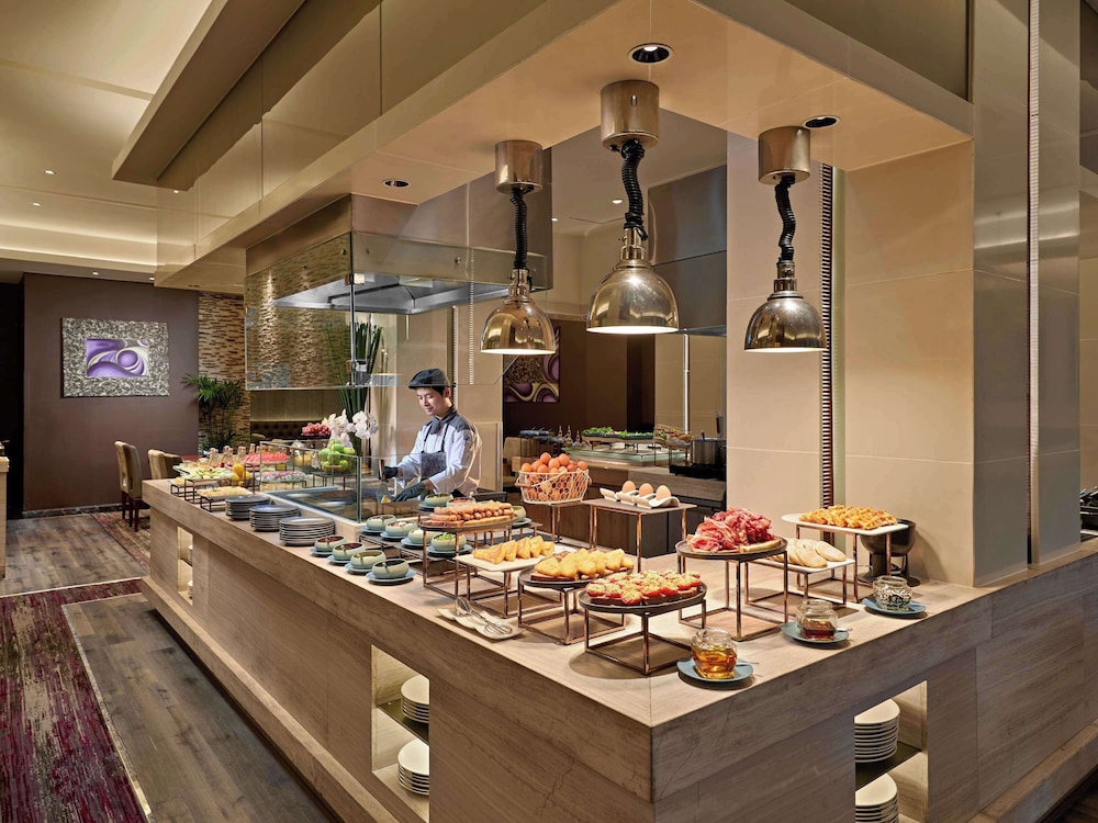Mövenpick Hotel Hanoi Centre 45