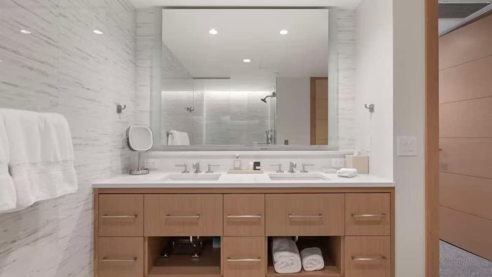 Contemporary 2 Bedroom Luxury Ski In, Ski Out Residence in Snowmass Base Village
