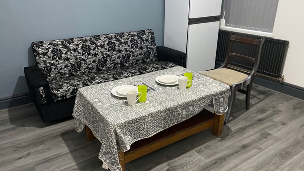 Room in Guest Room - Nice big Room in Coventry
