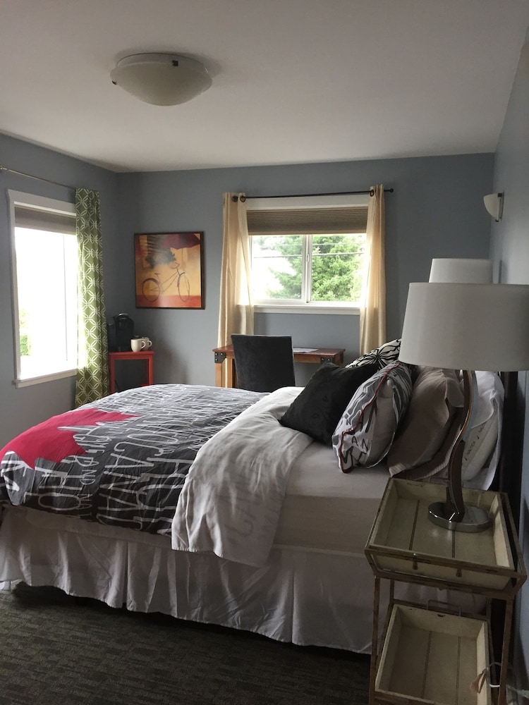 8917stin New Luxury Furnished 5 Bedroom 4 Bathroom - Image 5