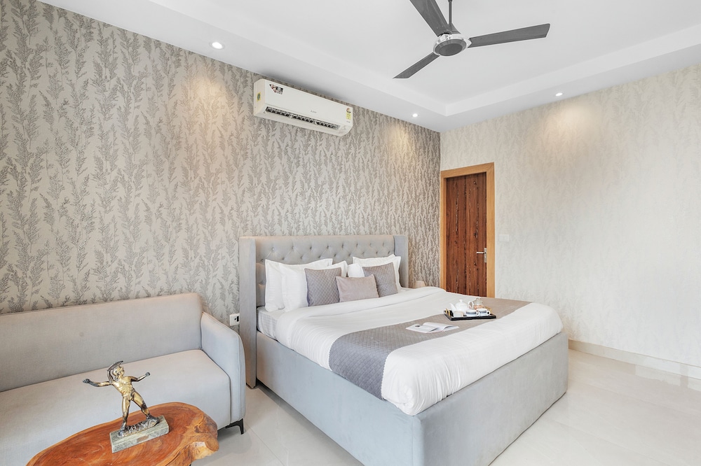 Versace Farms 5 BHK With Pvt Pool