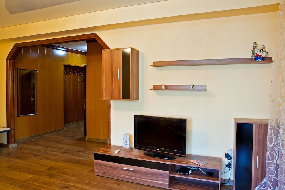 Lessor Apartments