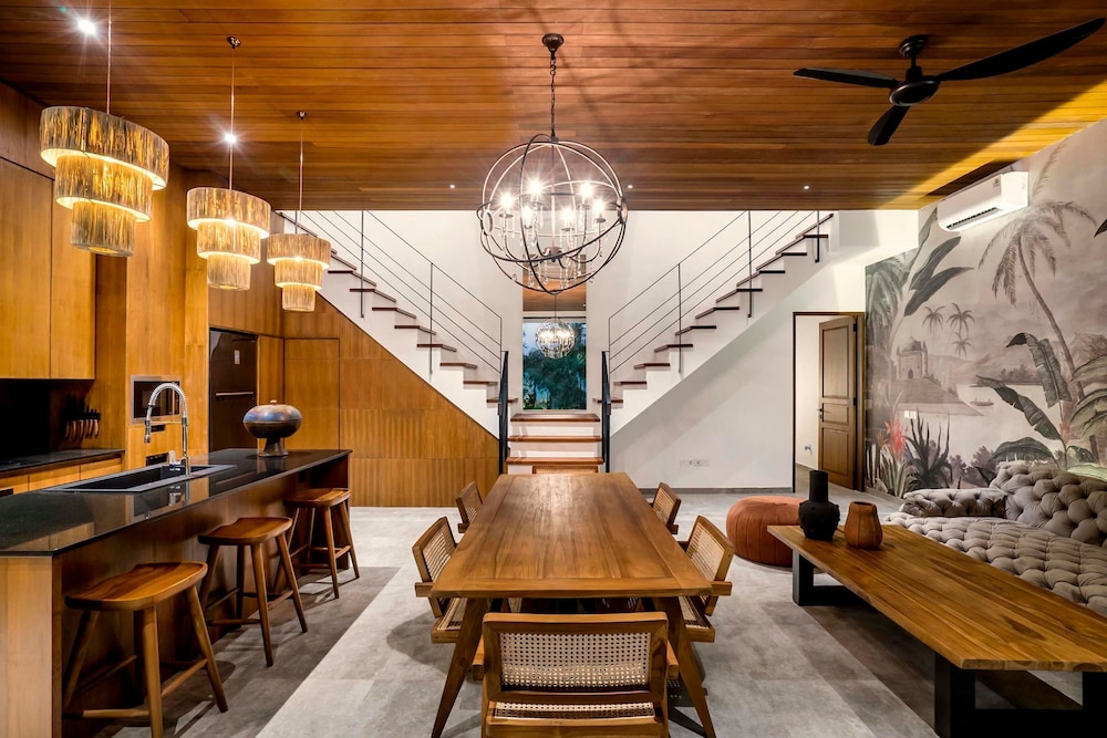 Nusantara Loft 3 Raijua by Alfred in Bali - Stunning 3 BD Loft w Private Pool Near the Beach Pererenan Beach - Canggu