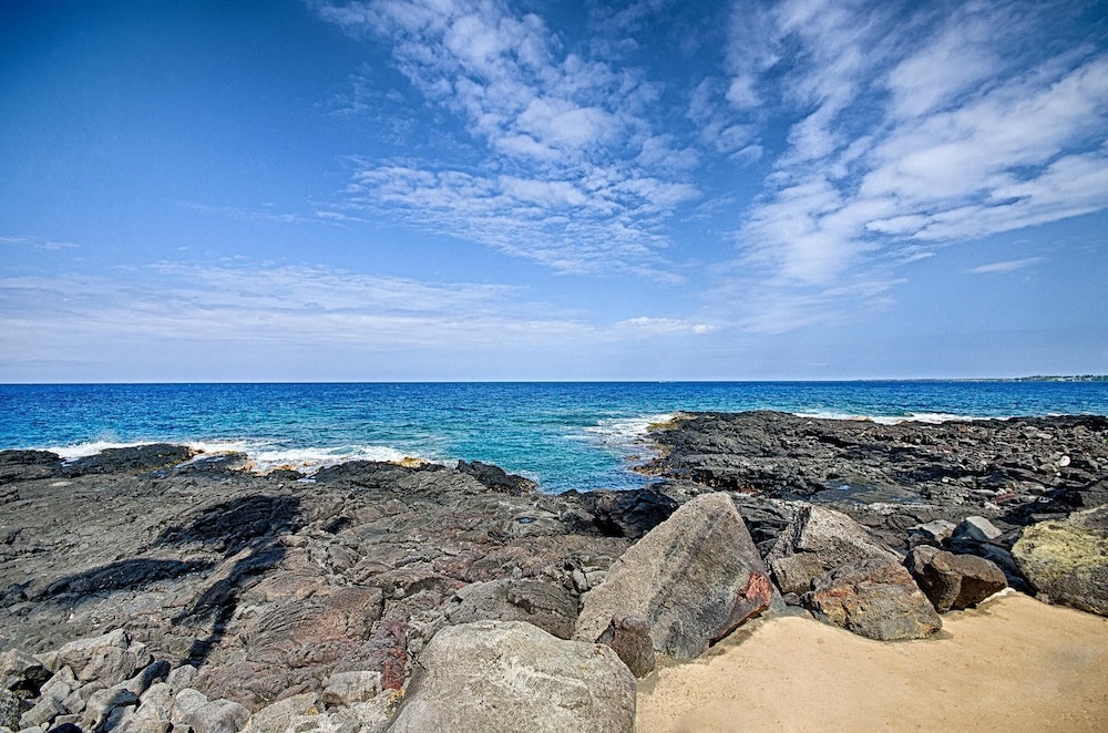 Kona Makai 1-204 Oceanview! AC! Remodeled! 2bd/2ba