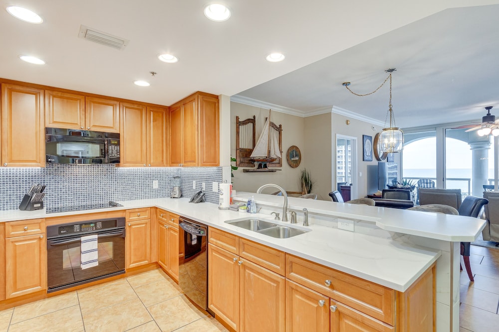 Pensacola Beach Retreat w/ Direct Beach Access!