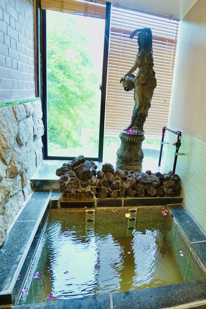 Hakone Rose Hill Private Duplex Villa view 4