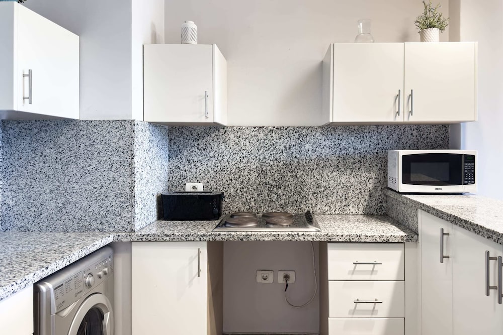 Xuru Stays I The 2bdr Warmhearted Waterside Apt