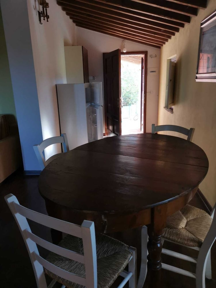 Amaranth House Rooms and Apartments view 5