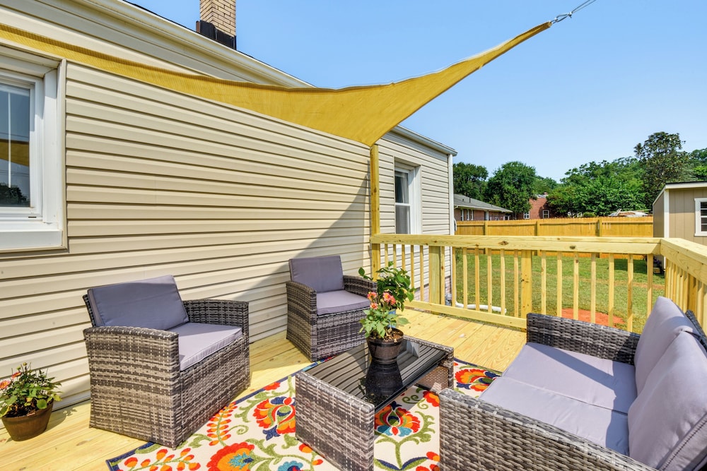4 Mi to Clemson : Pet-friendly Seneca Cottage