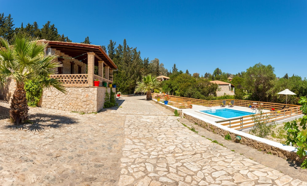 Liuba Houses