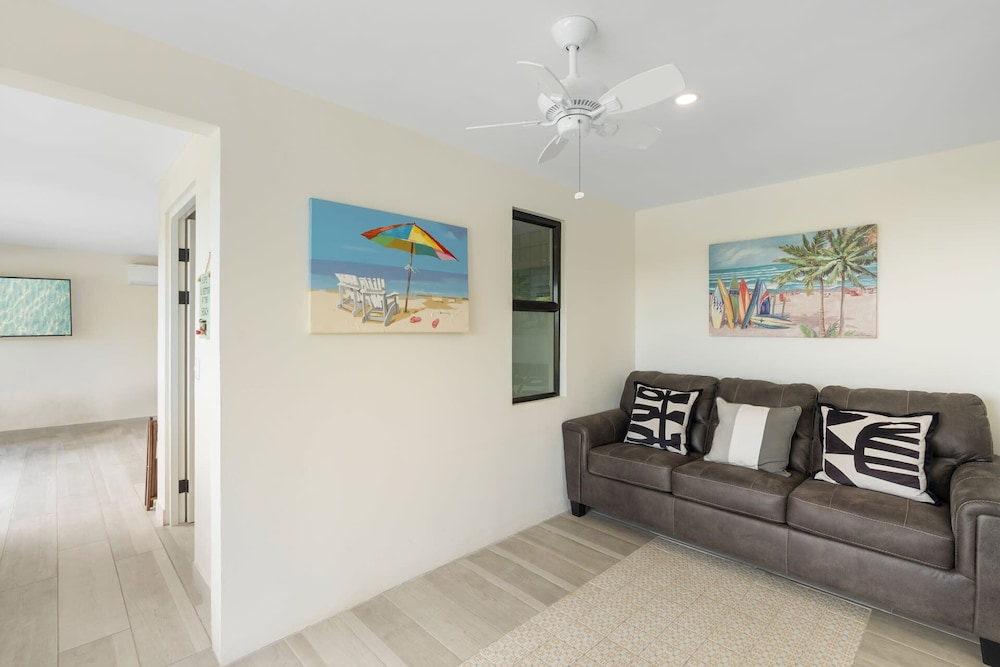 Luxe Tropical Villa with Sparkling Infinity Pool, Panoramic Ocean Views & Community Amenities