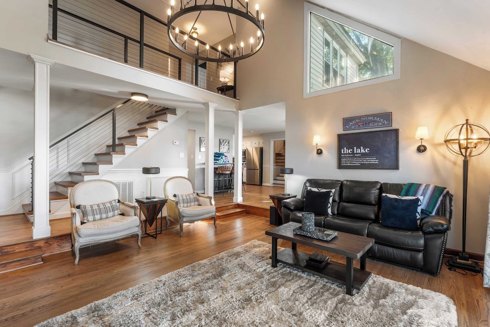 Lakefront Home w/ Dock, Game Room & Hot Tub Ponderosa Peninsula by Avantstay