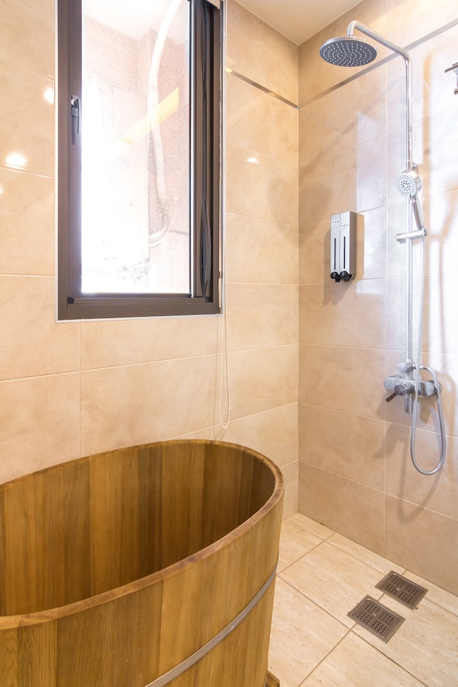 Jhongshan Building B&B