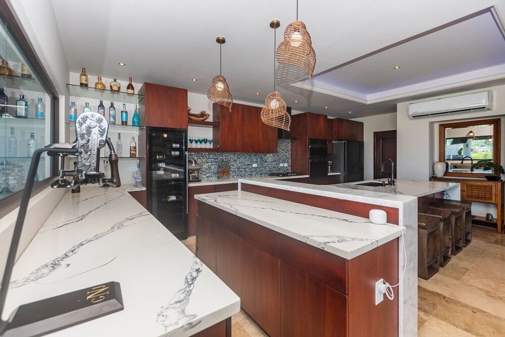 Pristine Bay 1005- Villa Loce 4 Bedroom Home