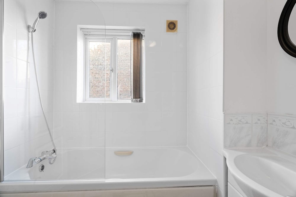 Homely 3 bed House Near Birmingham City Centre