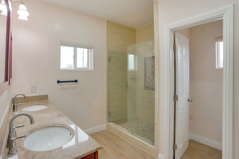 Explore the OC Coast! Midway City Home w/ Yard