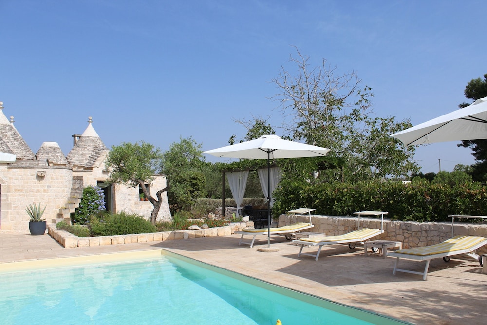 Ostuni Trullo Fiabesco con Piscina view 4