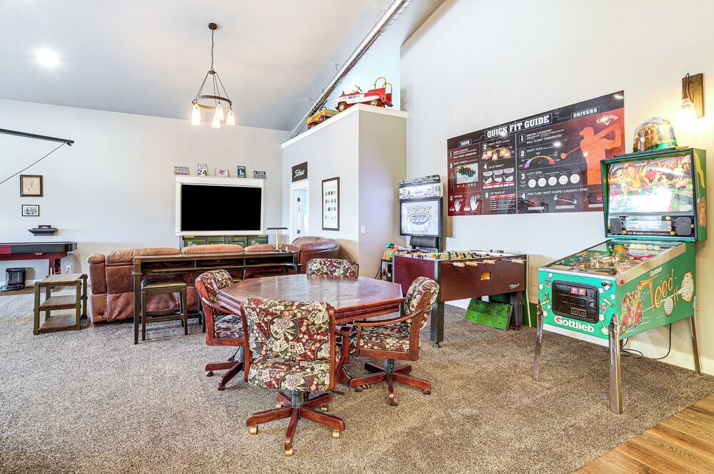 Private Hot Tub + Game Room: Keenesburg Getaway!