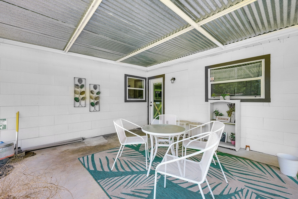 San Antonio Home, 2 Mi to Airport - Pets Welcome!
