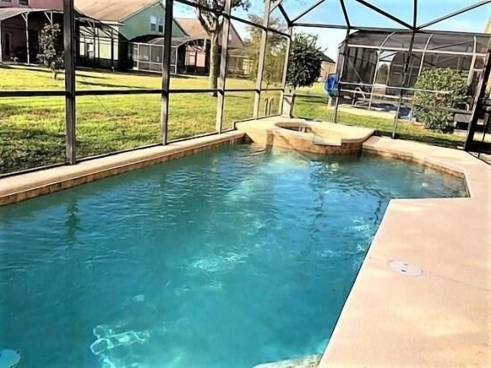 Ref 31 Stunning 5 Bedroom Villa With Private Pool - Image 3