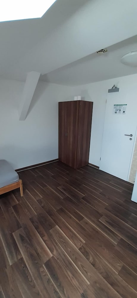 2-Rent Group Hostel Zimmer&Apartments GKP2