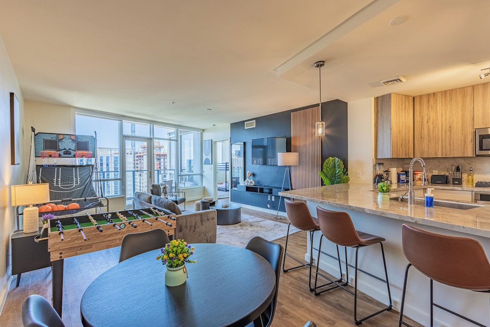 ROVE LIVING/KL - 44 Monroe