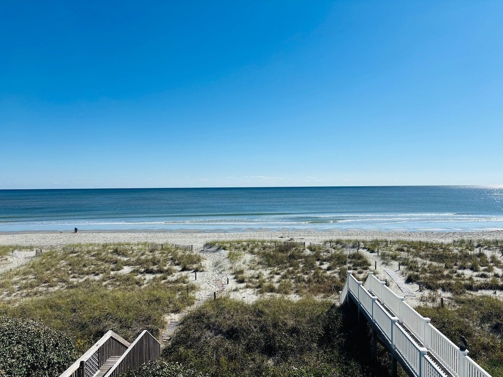 Summer Sandcastle 5 Bedroom Home by RedAwning