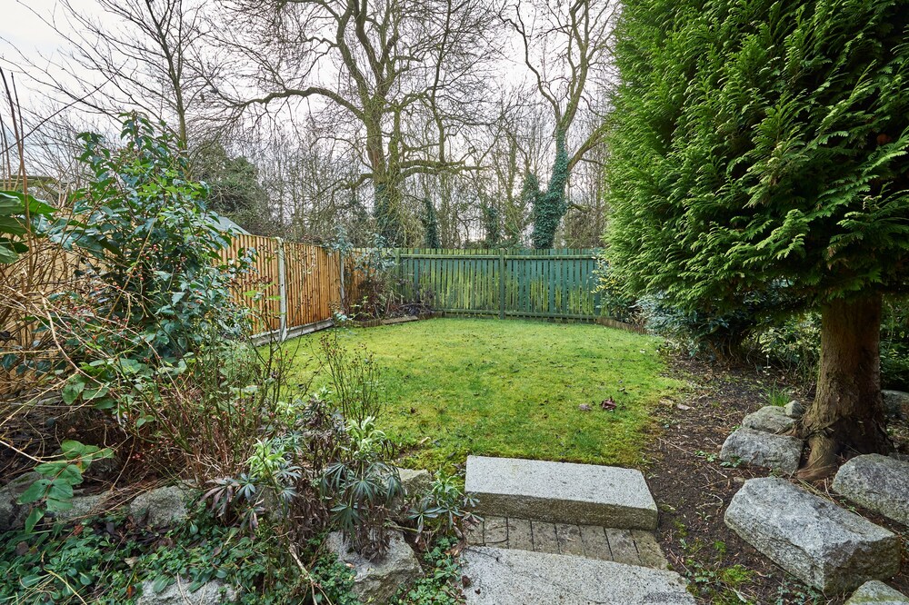 Northleigh House, Furzton, 6 Bedroom/5 Bathroom House