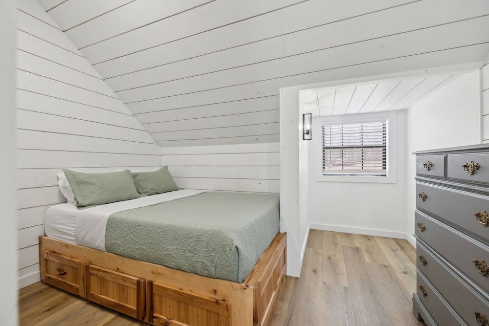 Fox Haven Retreat-modern Cabin-acres of Priv Land