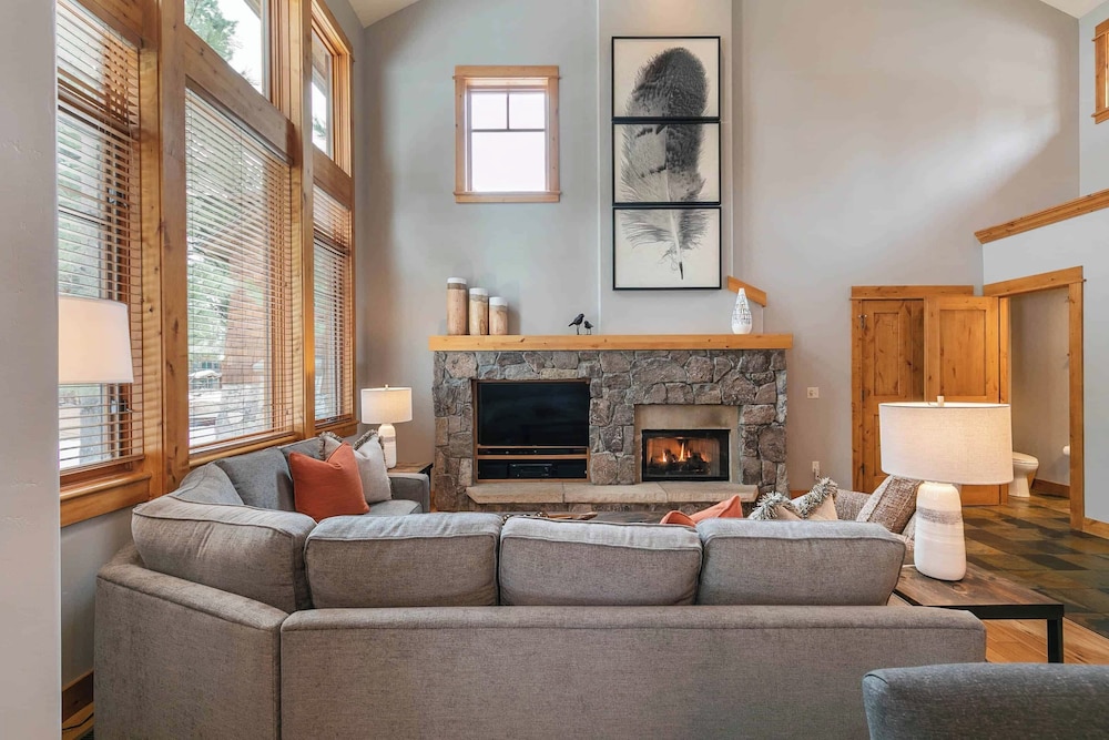Lake Tahoe Vacations - The Cottages at Old Greenwood - Property Image 11