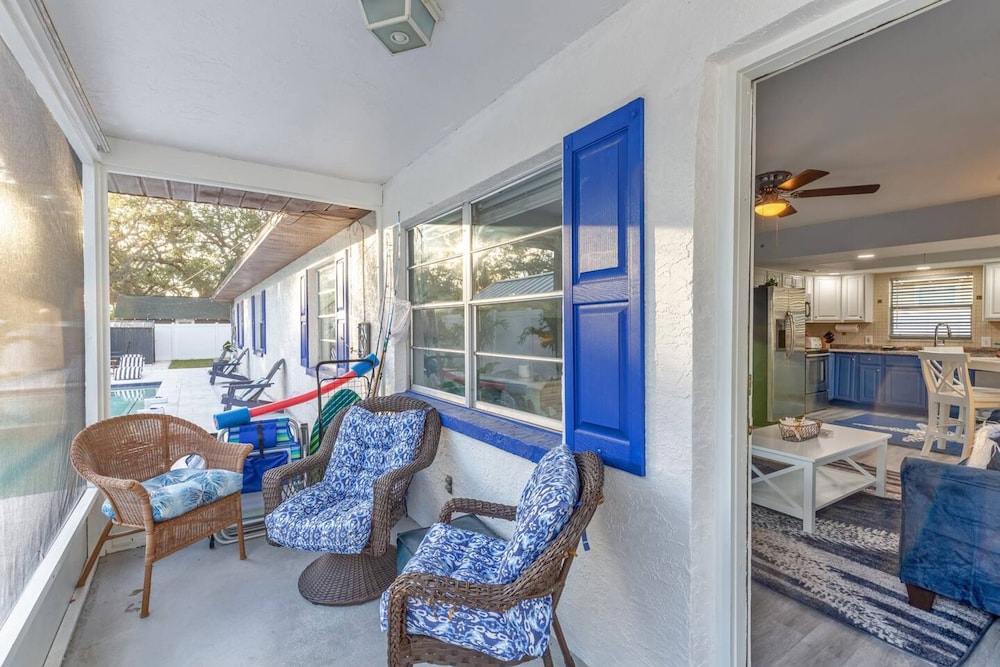 Royal Blue Downtown-gulfport-heated Pool