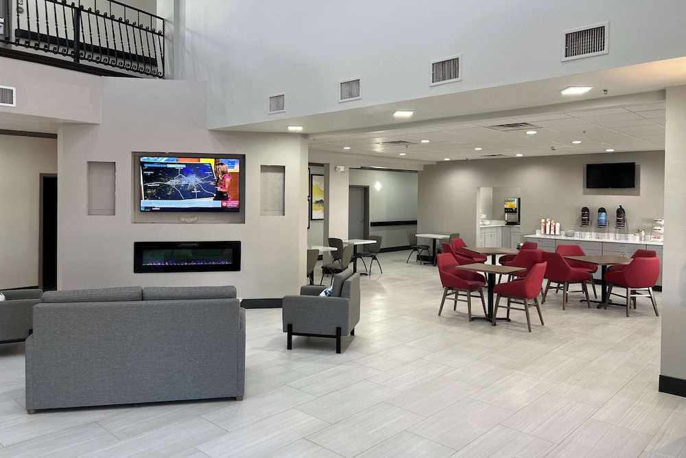 Comfort Inn & Suites view 3