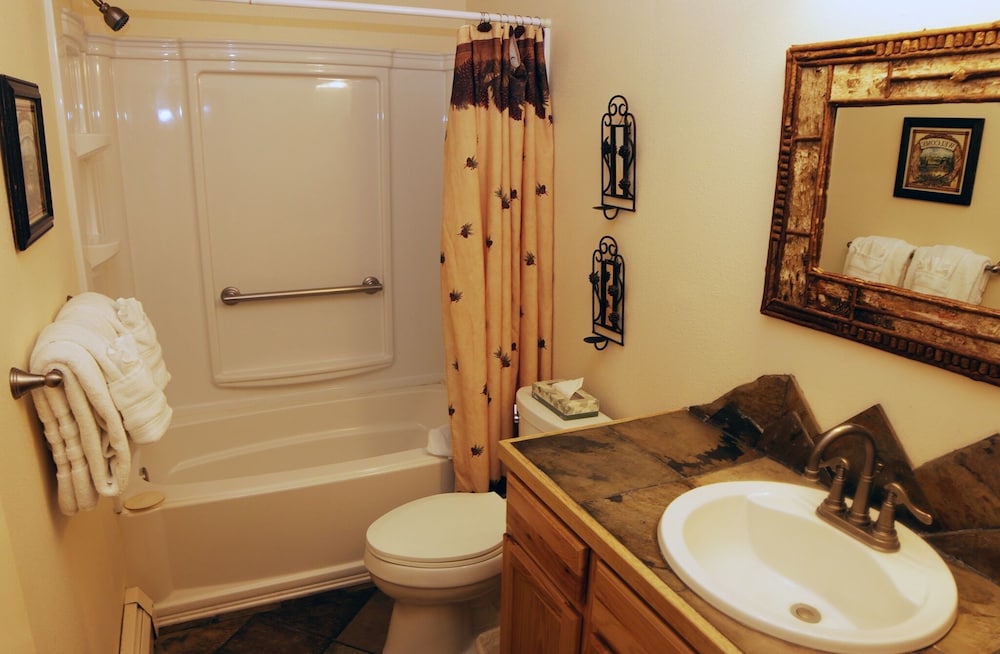 King Bed Condo With Personal Hot Tub On Deck With River View 1 Bedroom Condo - Property Image 7