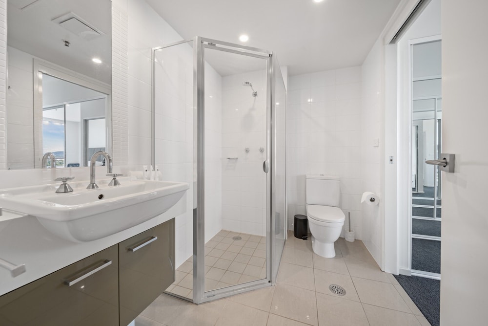 Glorious Central Canberra 1-bed With Pool & Sauna