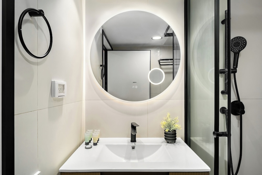 Modern Eilat Escape by Sea N' Rent