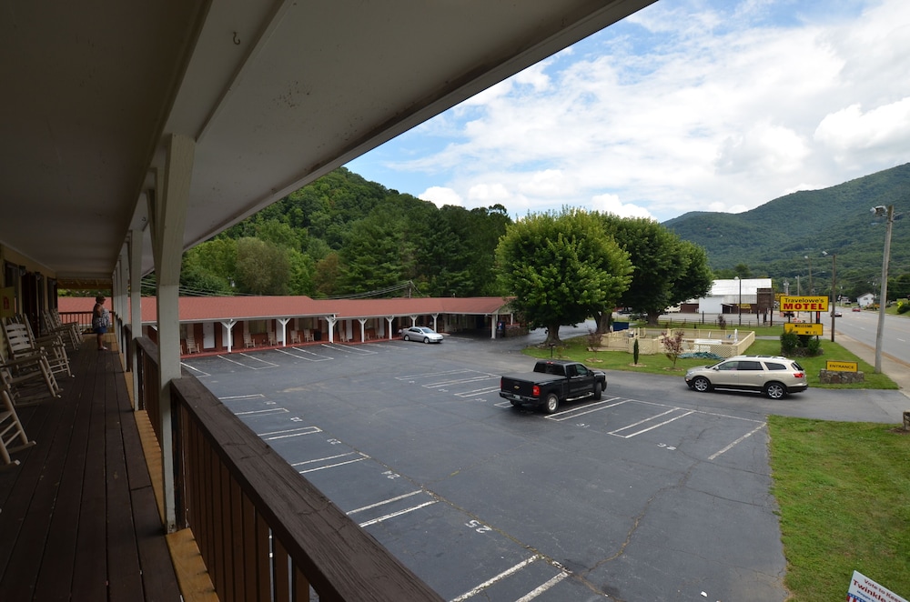 Travelowe's Motel