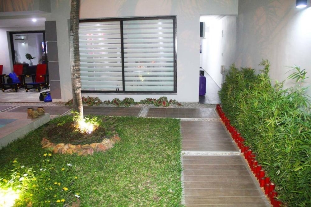 Photo 10
