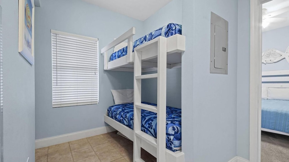 Laketown Wharf 1523