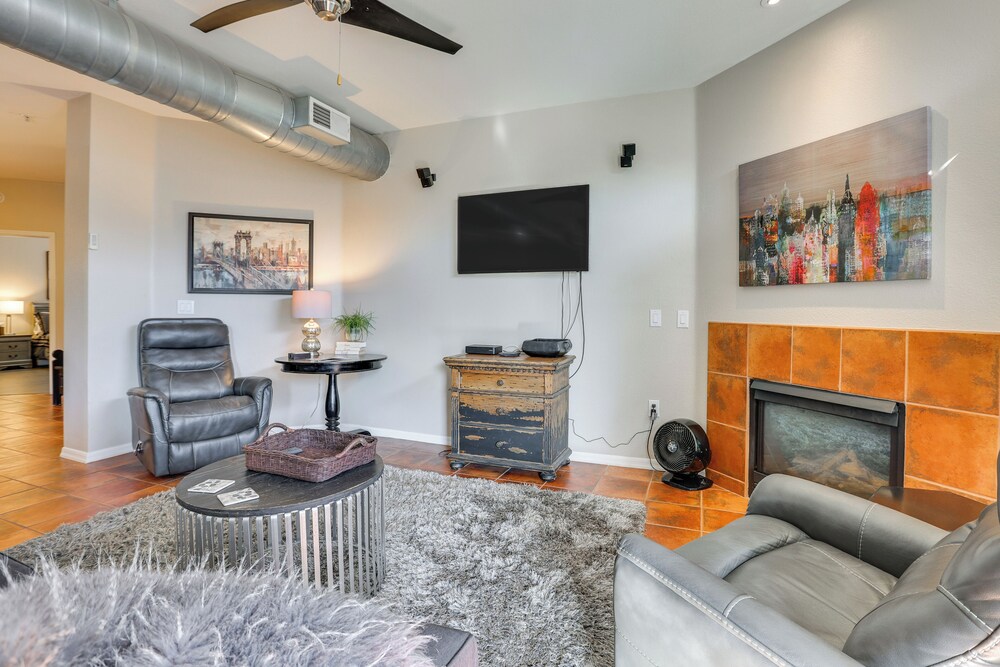 < 1 Mi to Biltmore Fashion Park: Condo w/ Pool!