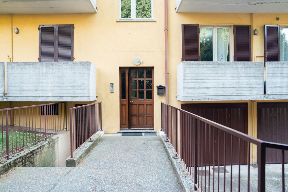 Scarlet Apartment with Garden view 2