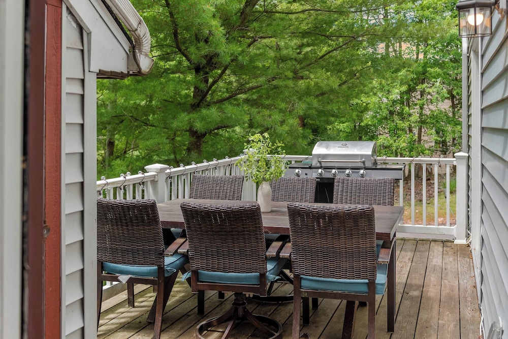 Hotel The Boulder Inn by Avantstay Indoor Hot Tub, Game Room, Outdoor Fire Pit - Image 1