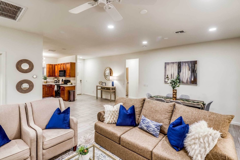 Lake Havasu City Home w/ Fire Pit ~ 2 Mi to Lake!