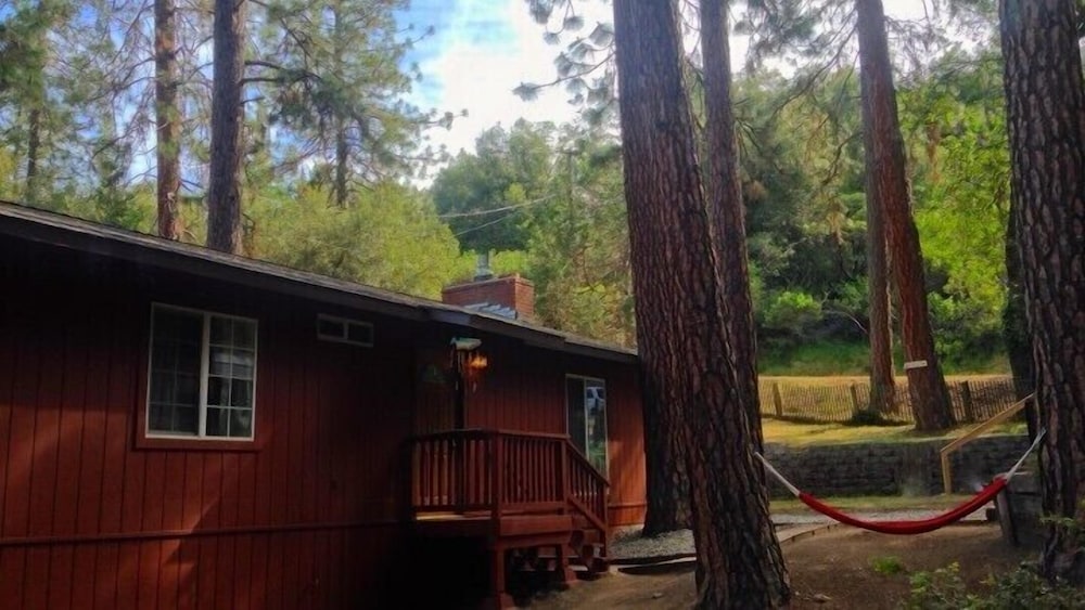 Yosemite Scenic Wonders Anglers Rest 2Bd view 4