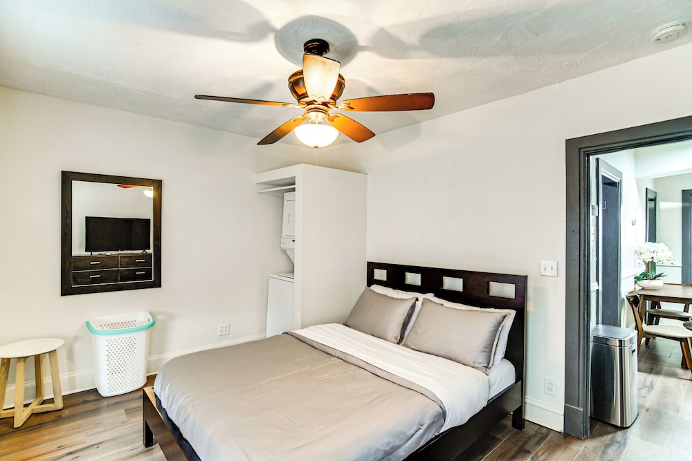 Walkable Location: Welcoming Unit in Omaha