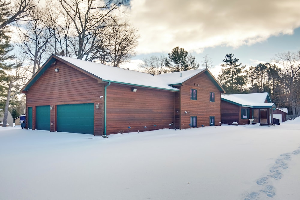 5 Mi to Sno-eagles Trails: Lakefront Getaway!
