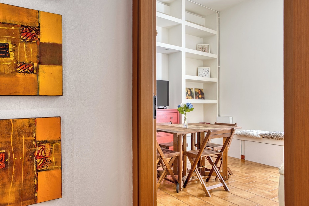 Adorable flat near centre