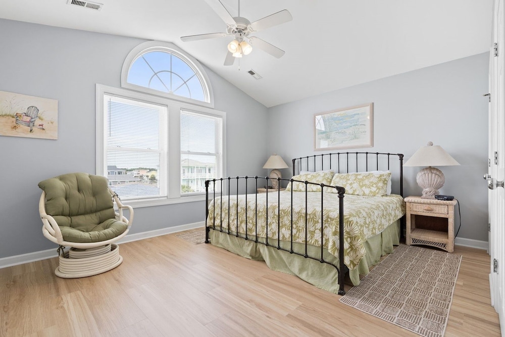 That's It 4 Bedroom Home by RedAwning view 2