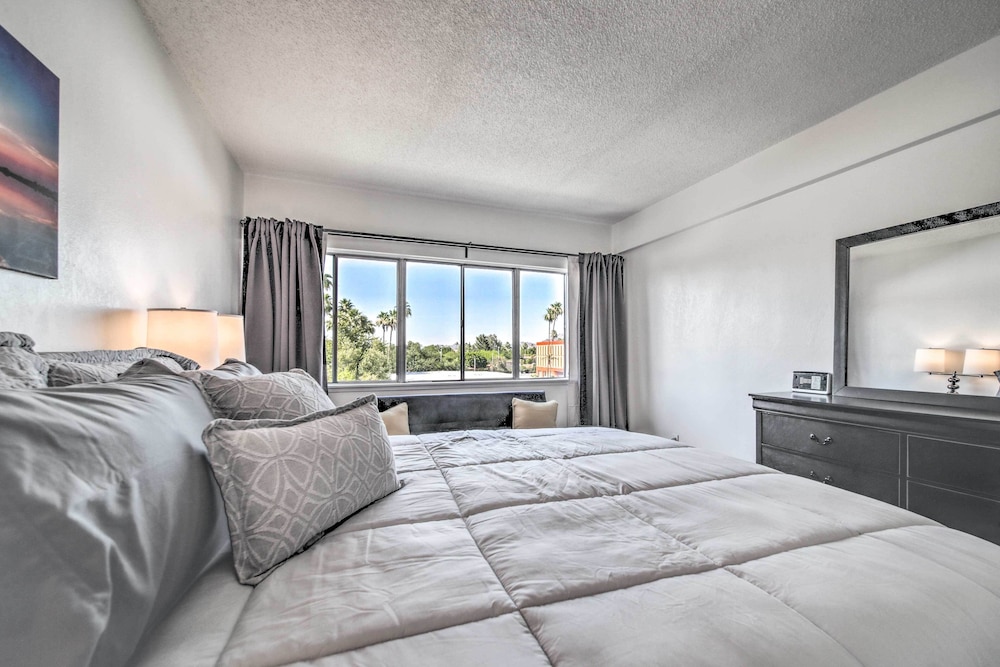 Modern City Condo Close to Downtown Phoenix!