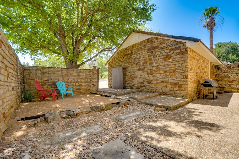 Dog-friendly Texas Retreat w/ Fireplace Grill! - Property Image 6