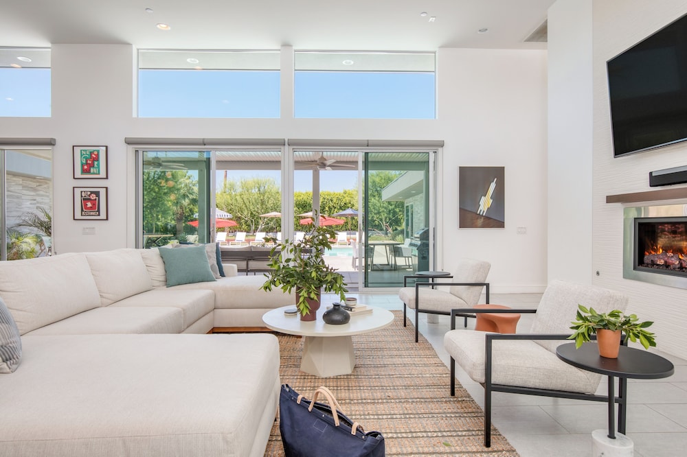 The Polo Villas by AvantStay – Modern Oasis Near Empire Polo Club